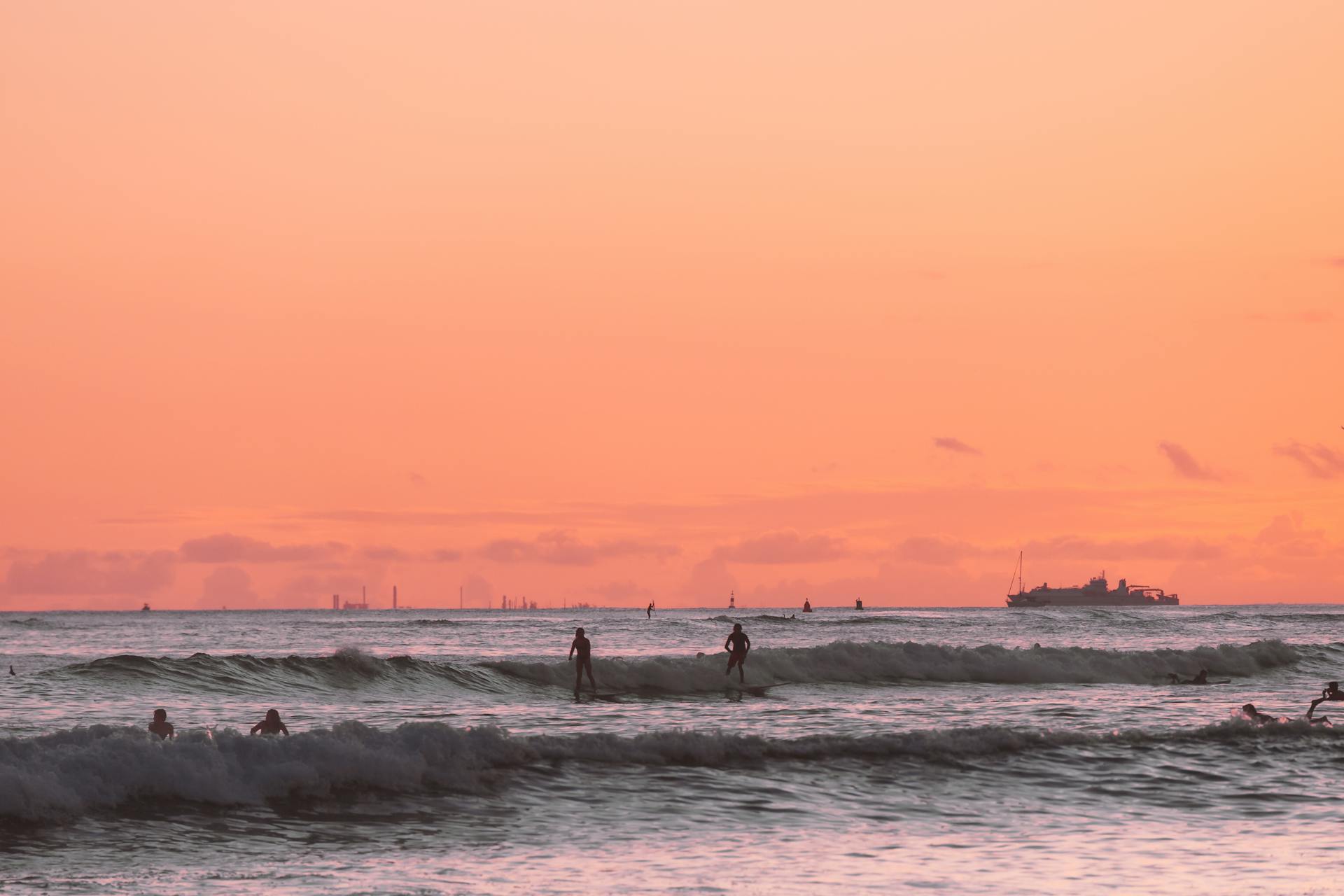 夕阳下的海边